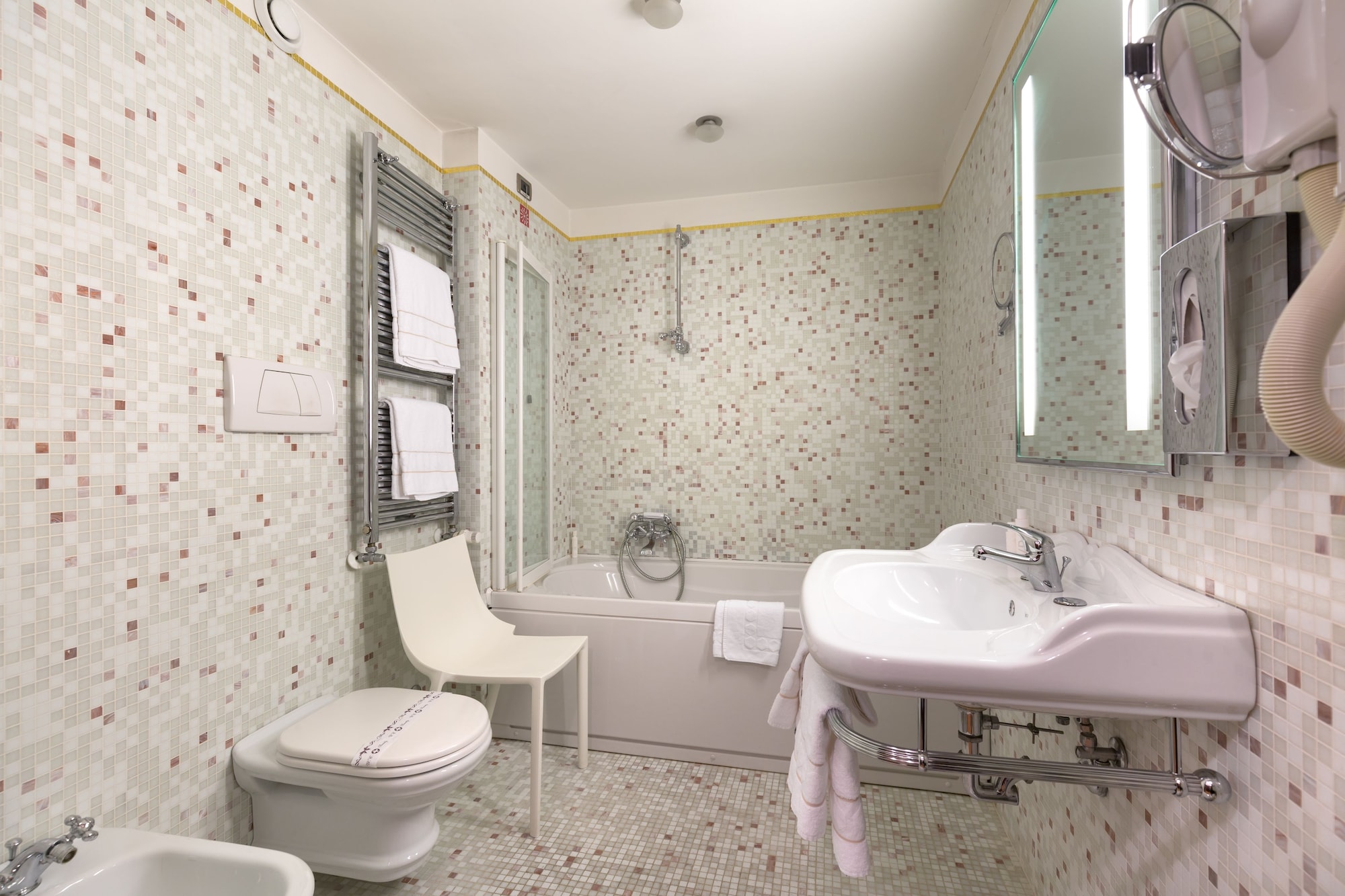LOFT, JUNIOR SUITE