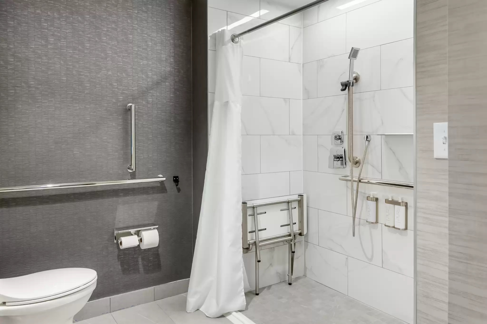 جناح بسرير كينج لذوي الإعاقة، Cambria Hotel Niagara Falls 3/4