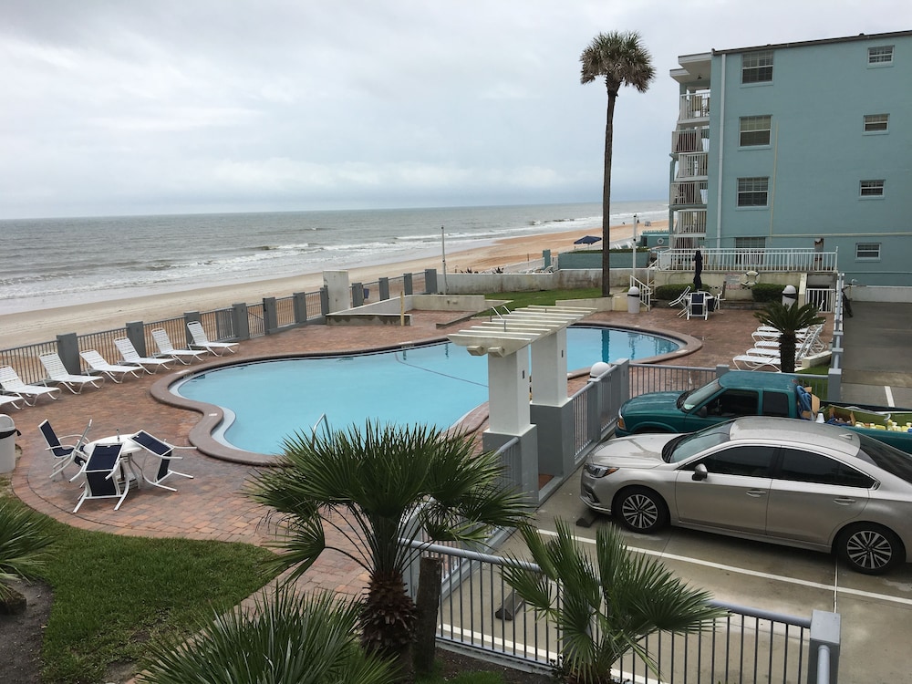 Arya Blu Inn and Suites (Ex Days Inn Ormond Beach Mainsail Oceanfront) 30/43