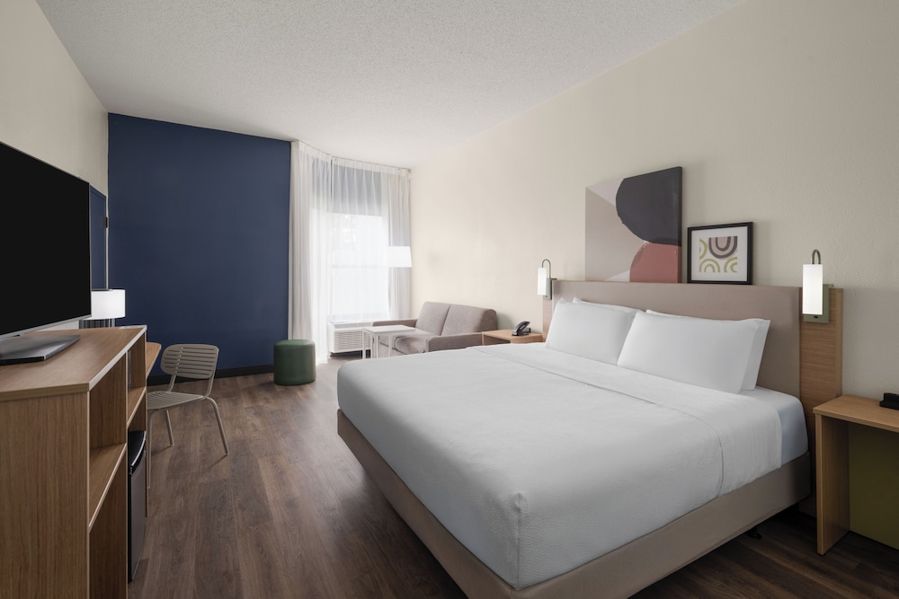 ROOM, KING BED