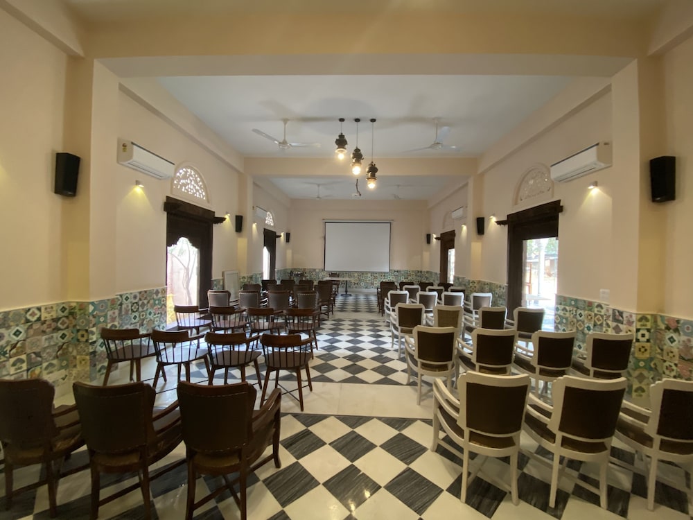 VIVAANA CULTURE HOTEL 38/50