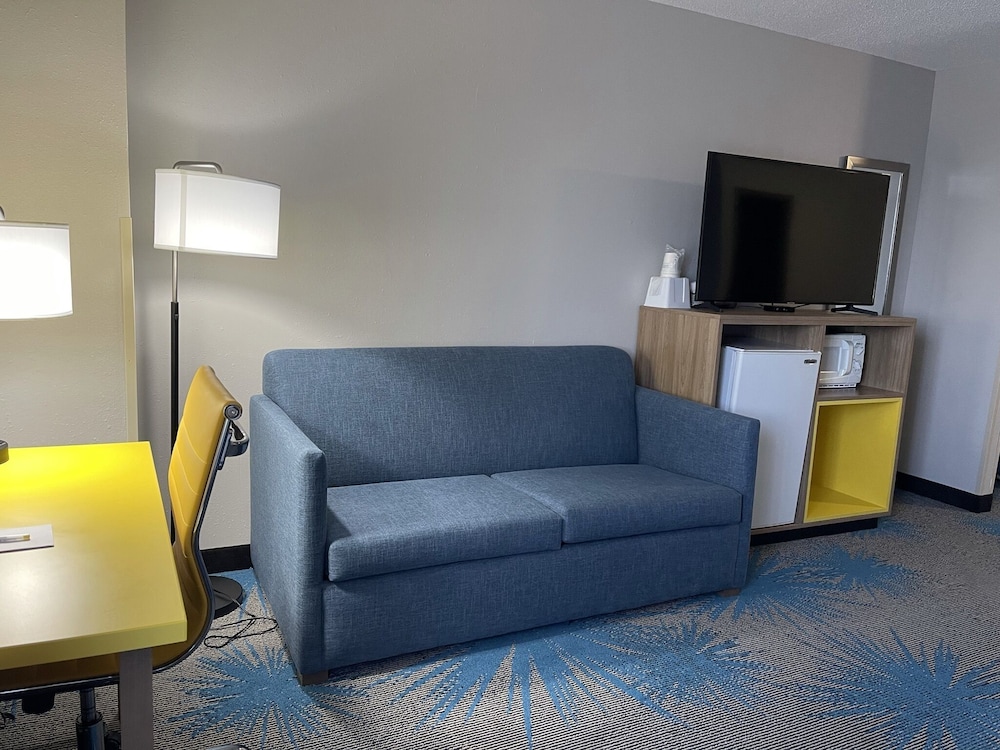 Days Inn by Wyndham Colby 28/32