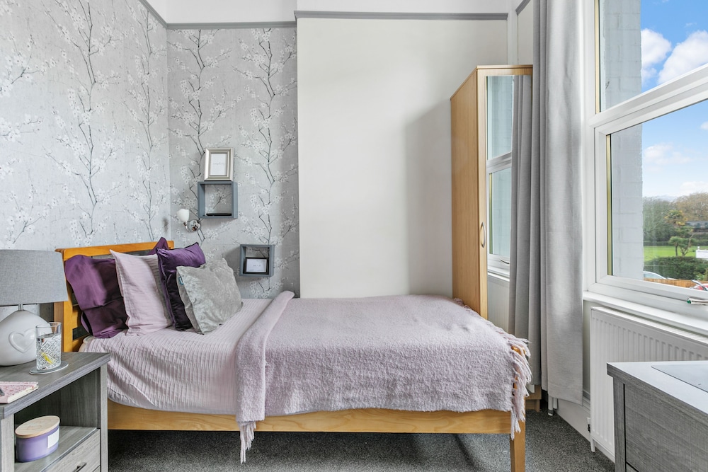 Room, Single, Single Bed