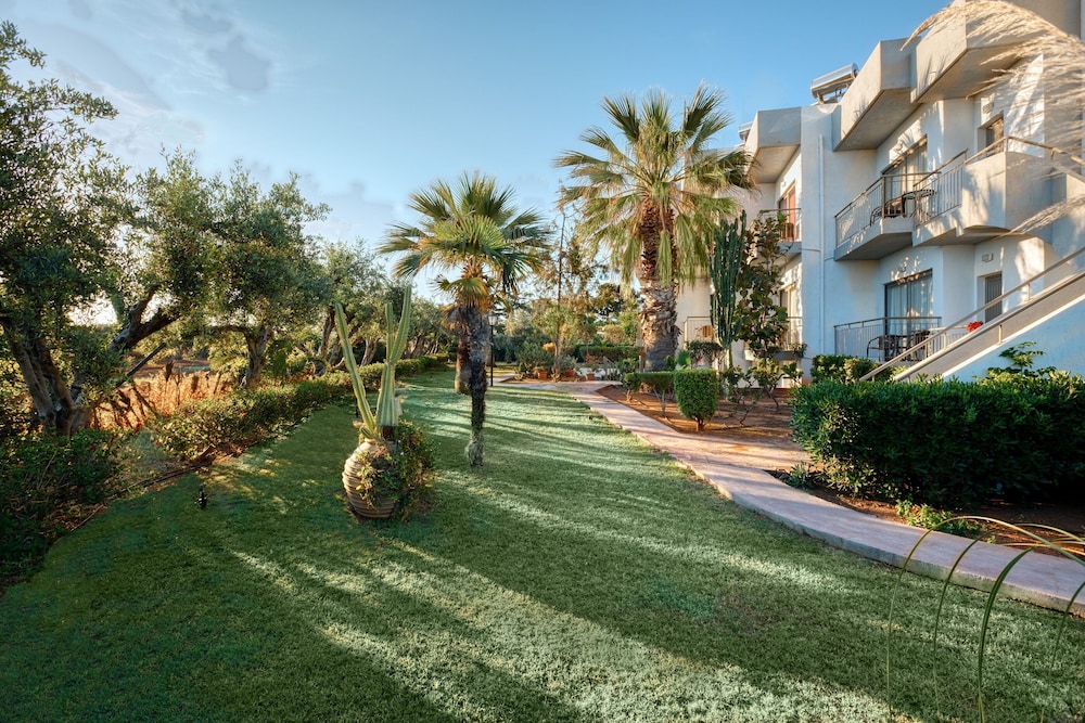 Oasis Beach Hotel - Adult Only 40/50