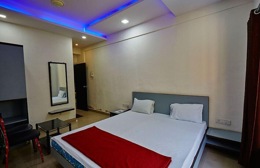 Hotel Galaxy's Vaibhav 18/40