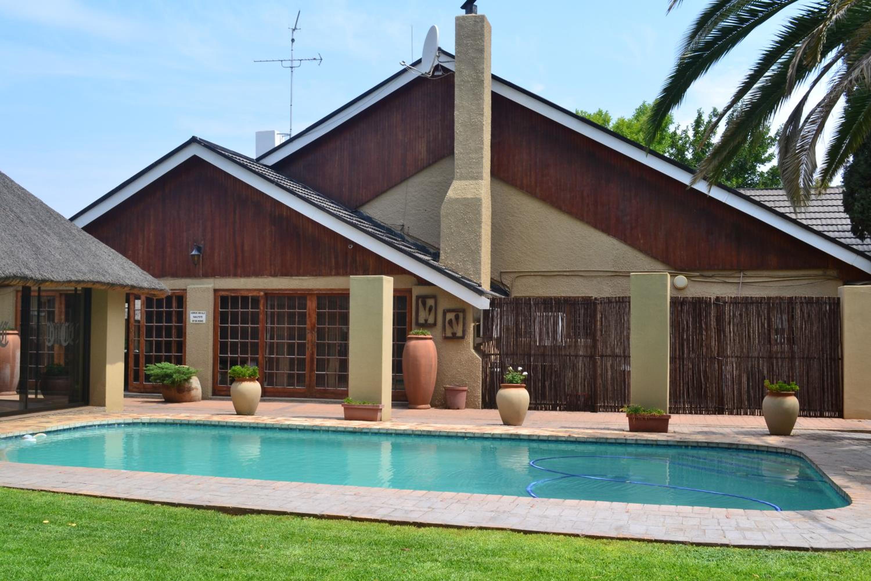 Castello Guesthouse 43/49