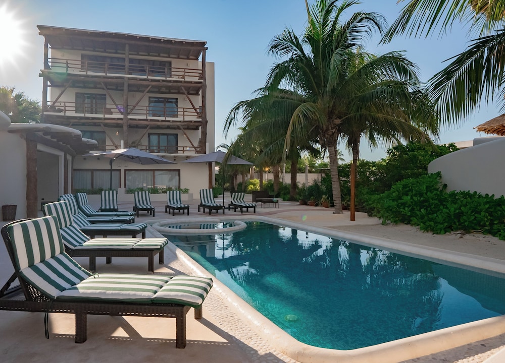 Beachfront Hotel Boutique DK 41/50