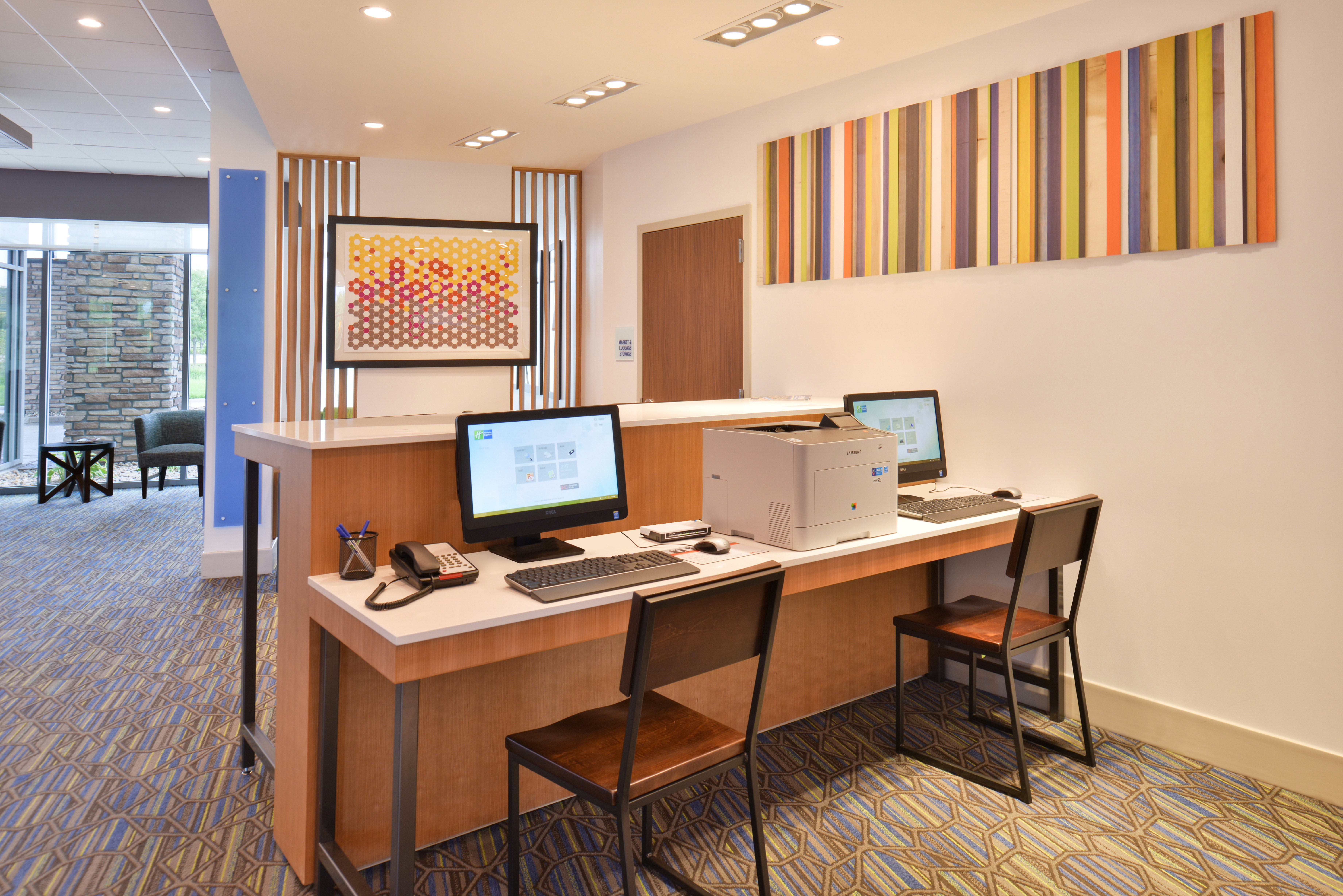 Holiday Inn Express & Suites OMAHA AIRPORT 59/64