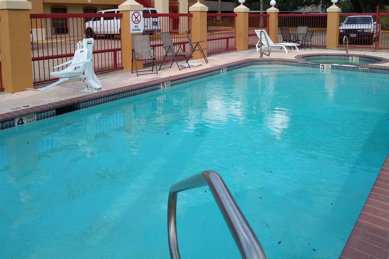 Econo Lodge Inn & Suites West - Energy Corridor 25/43