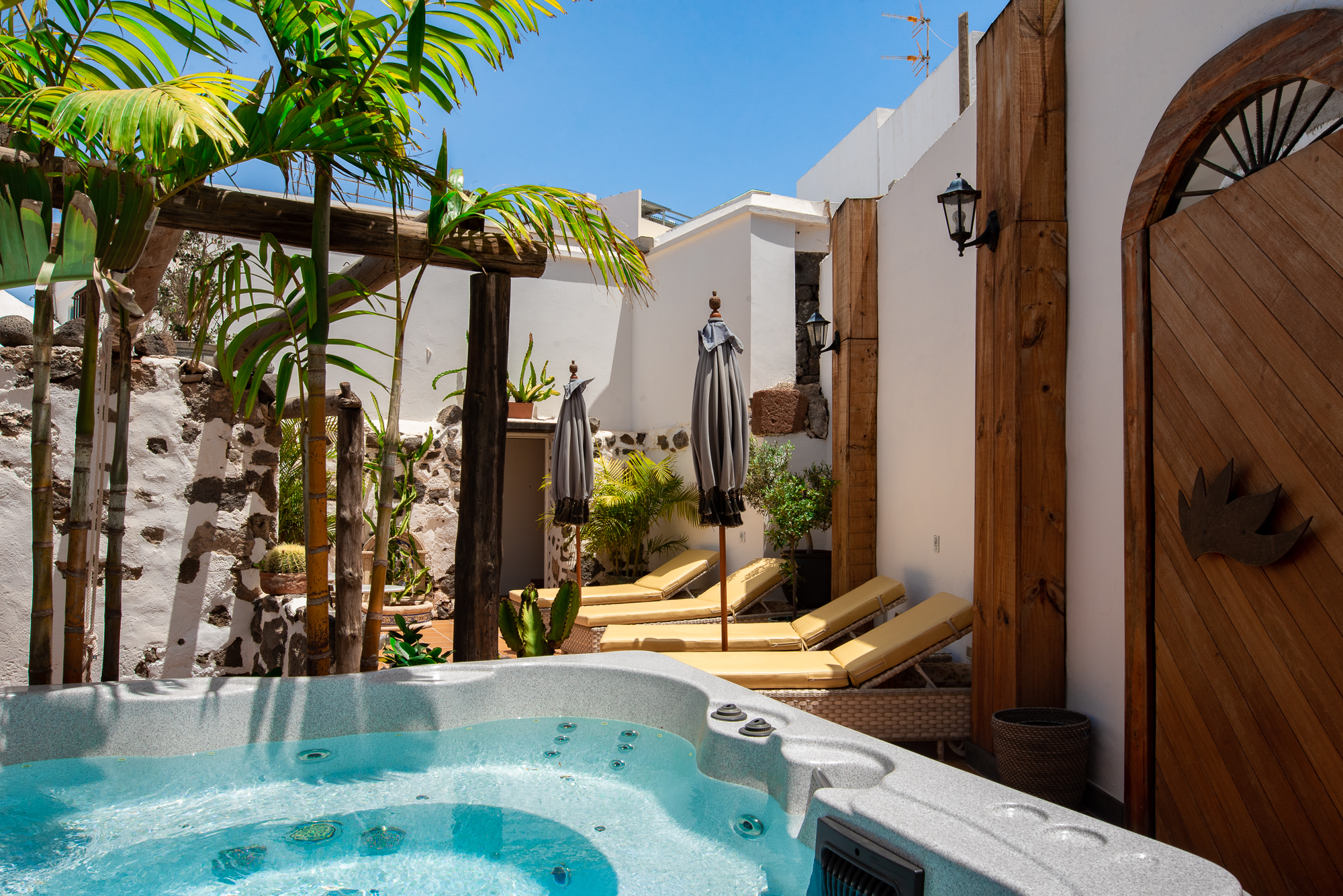 El Charco Suites 23/50