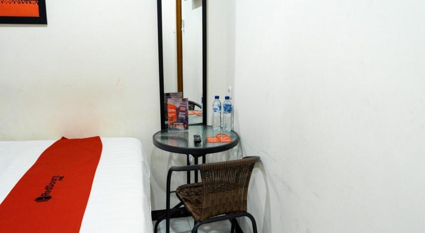 RedDoorz near Setrasari Mall 4 14/22