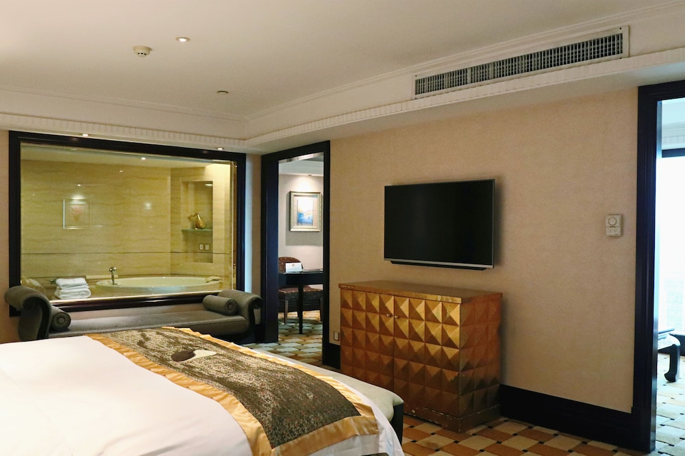 ROYAL MEDITERRANEAN HOTEL 21/47