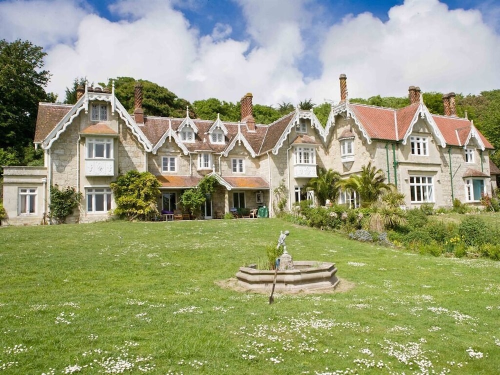 Lisle Combe 43/50