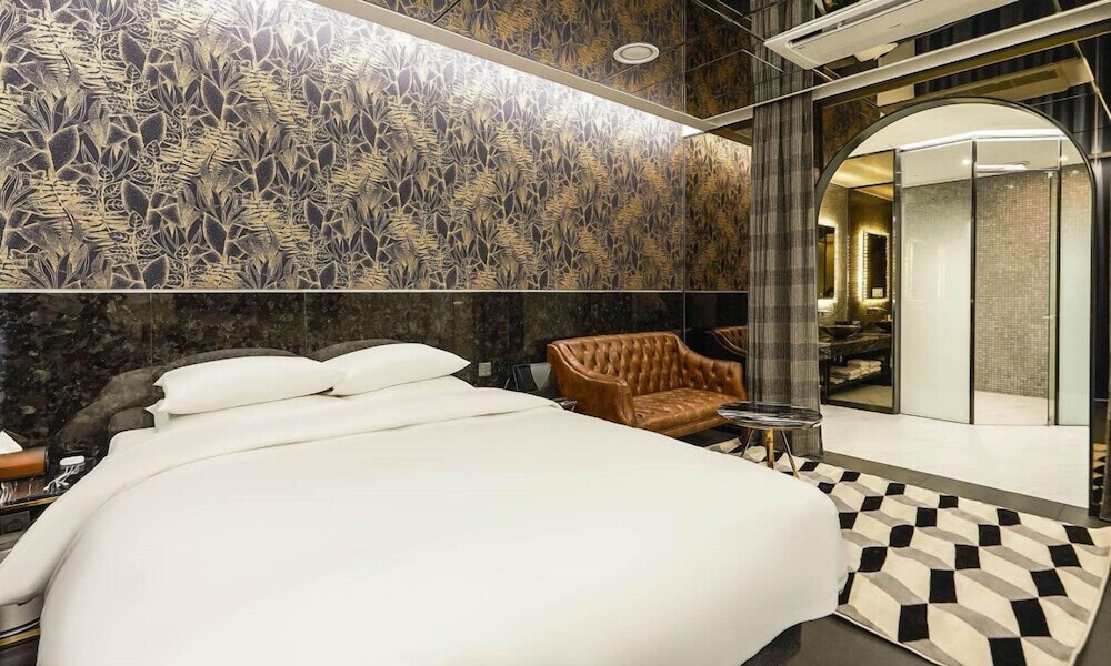 Suite, King Bed