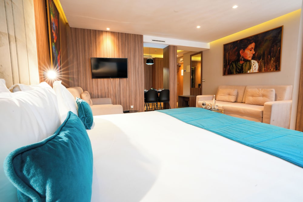 First Suites Hotel 16/35