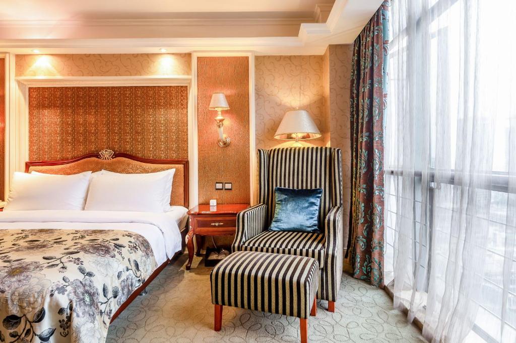 Rezen Kingtown Hotel (Chongqing Liangjiang New District) 17/58