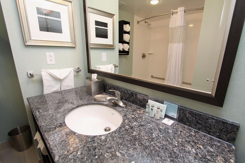 Hampton Inn and Suites by Hilton St Johns Airport 12/40