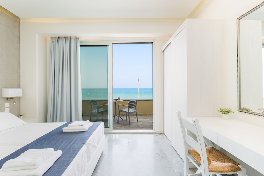 Meltemi Coast Suites 24/68