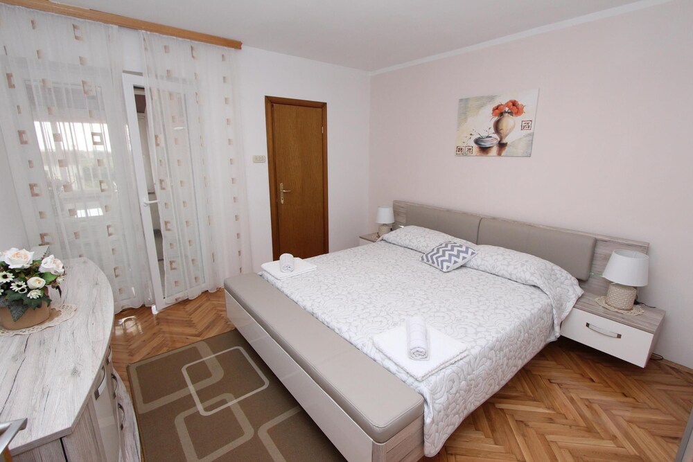 APARTMENT DIVNA 27/66