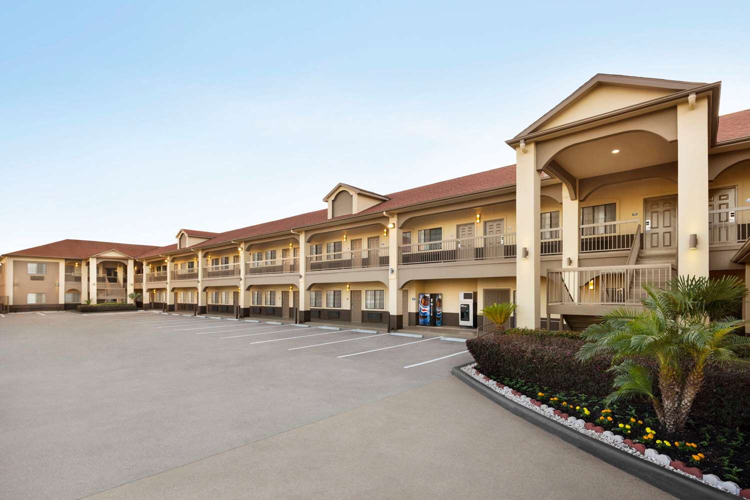 Days Inn & Suites by Wyndham Houston Hobby Airport 4/41