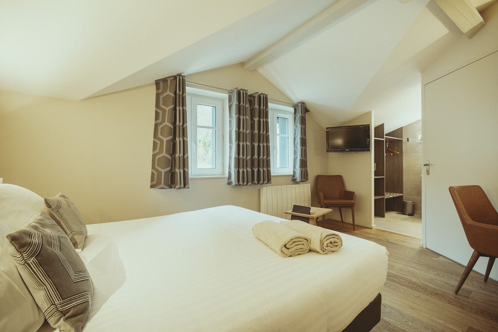 AUBERGE DE CLOCHEMERLE 18/54