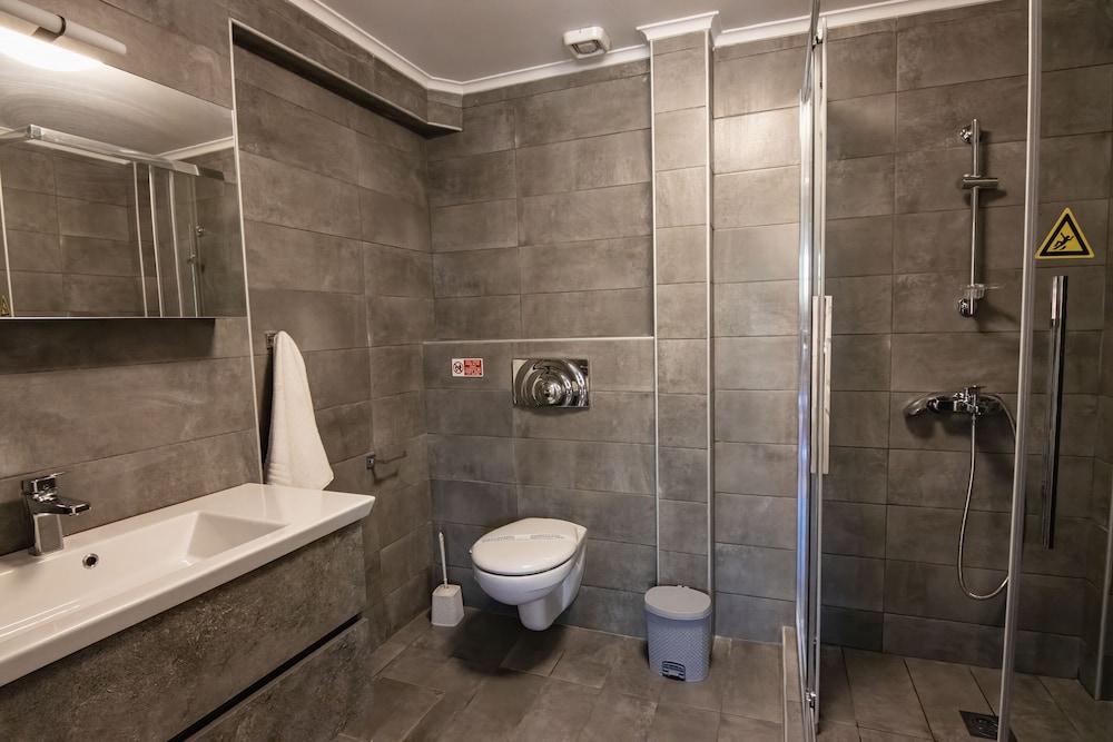 SUITE, COURTYARD VIEW, GROUND FLOOR