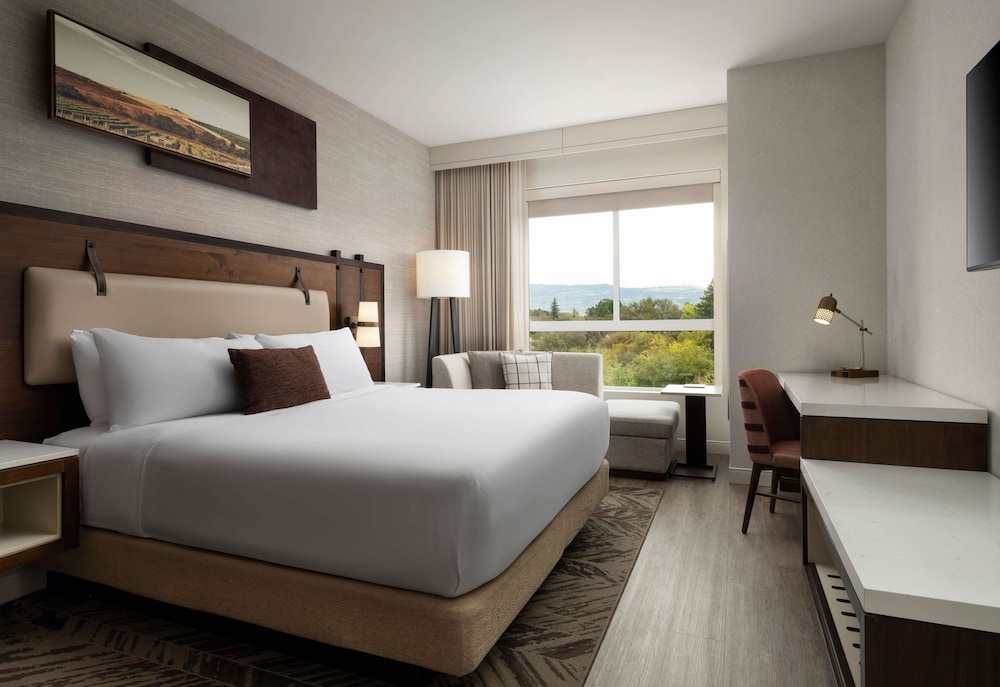 ROOM, KING BED