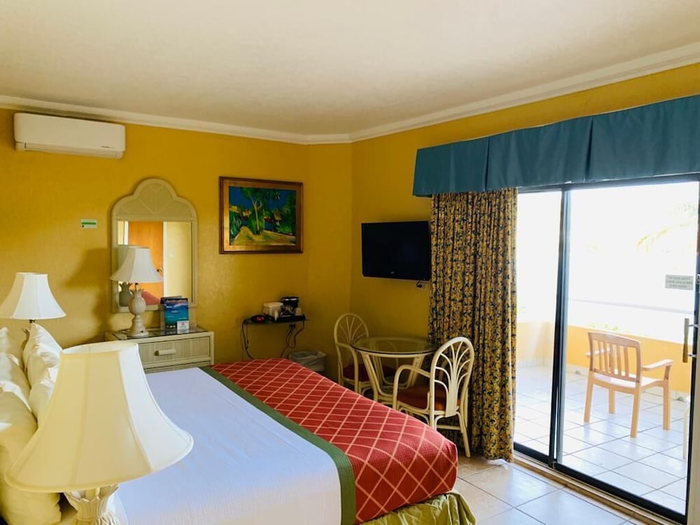 Lindbergh Bay Hotel And Villas 13/68