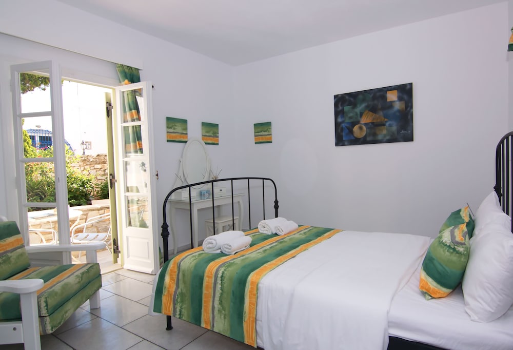 Camara Hotel 15/50