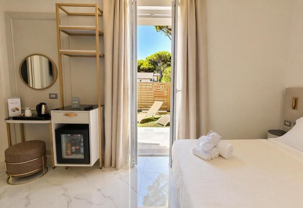 Deluxe, Double Bed, Garden View