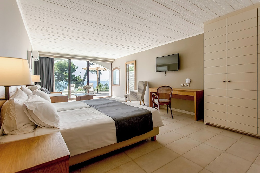 Premium, Family, Bungalow, Double Bed, Sea and Island View, Private Pool