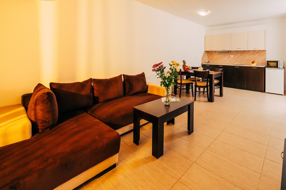 Green Life Beach Resort 54/75