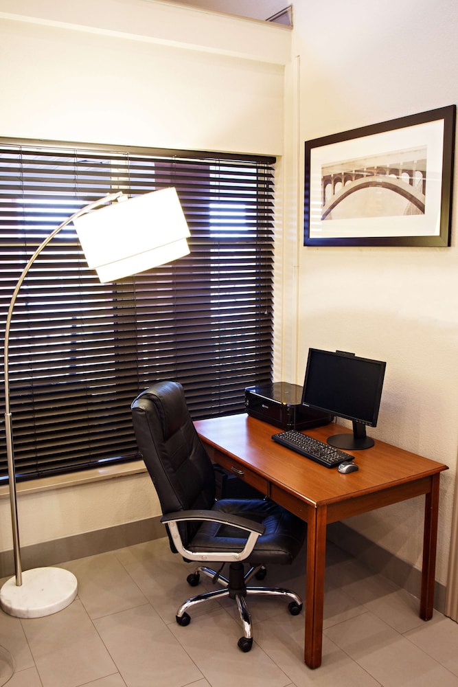 Country Inn & Suites by Radisson Harrisburg West PA 38/41