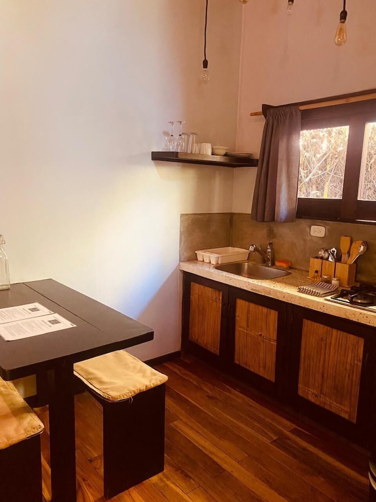 Studio, Queen Bed, Beach Side, Kitchen، Lua Villas 8/8