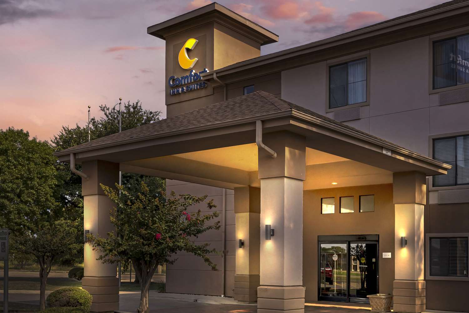 Comfort Inn and Suites Seguin, TX 2/37