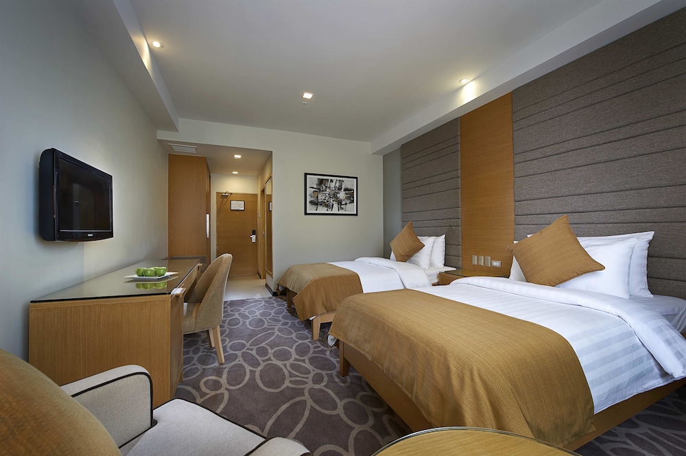 Berjaya Makati Hotel 22/72