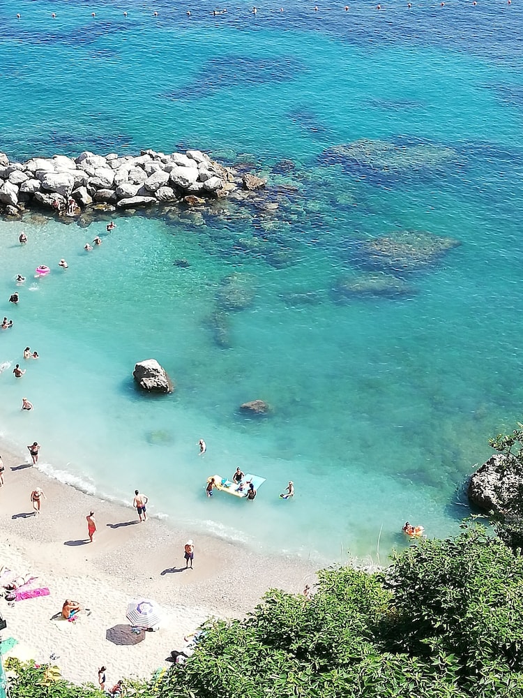 Capri Inn 14/24