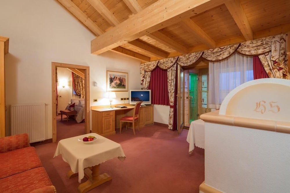 Hotel Sassongher 40/47