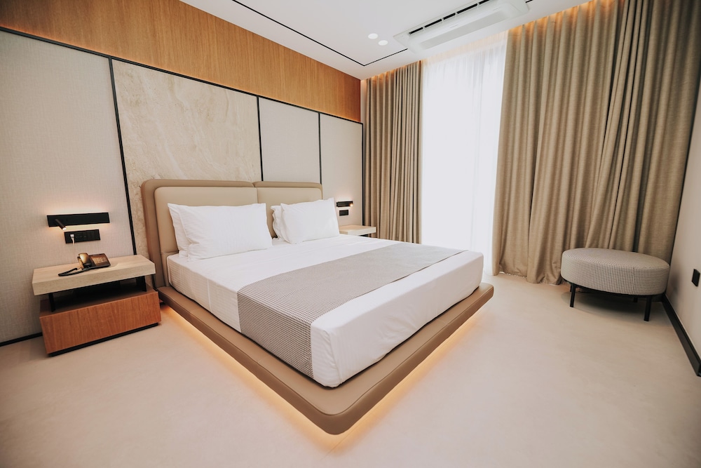 JAROAL HOTEL 26/64