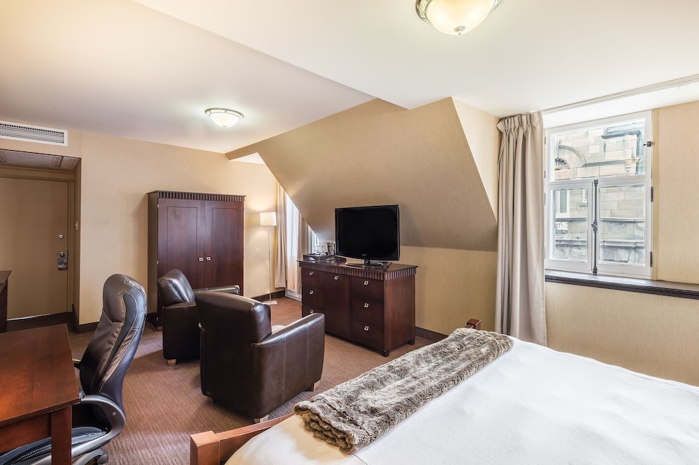 Chateau Bellevue Hotel 33/45