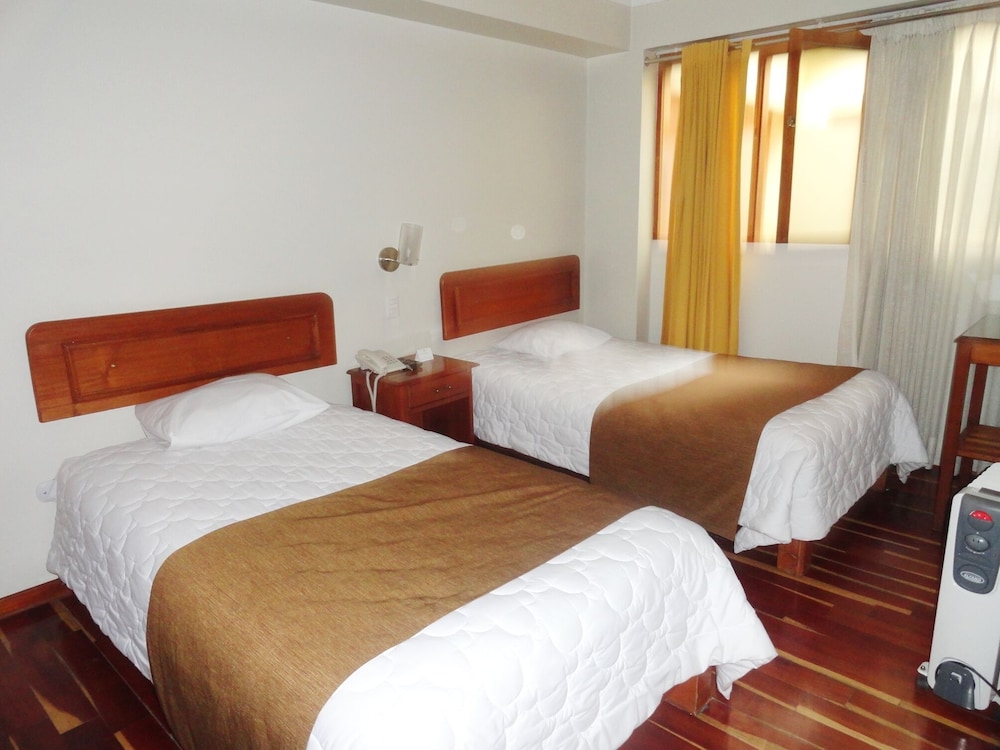 EMPERADOR PLAZA HOTEL 11/35