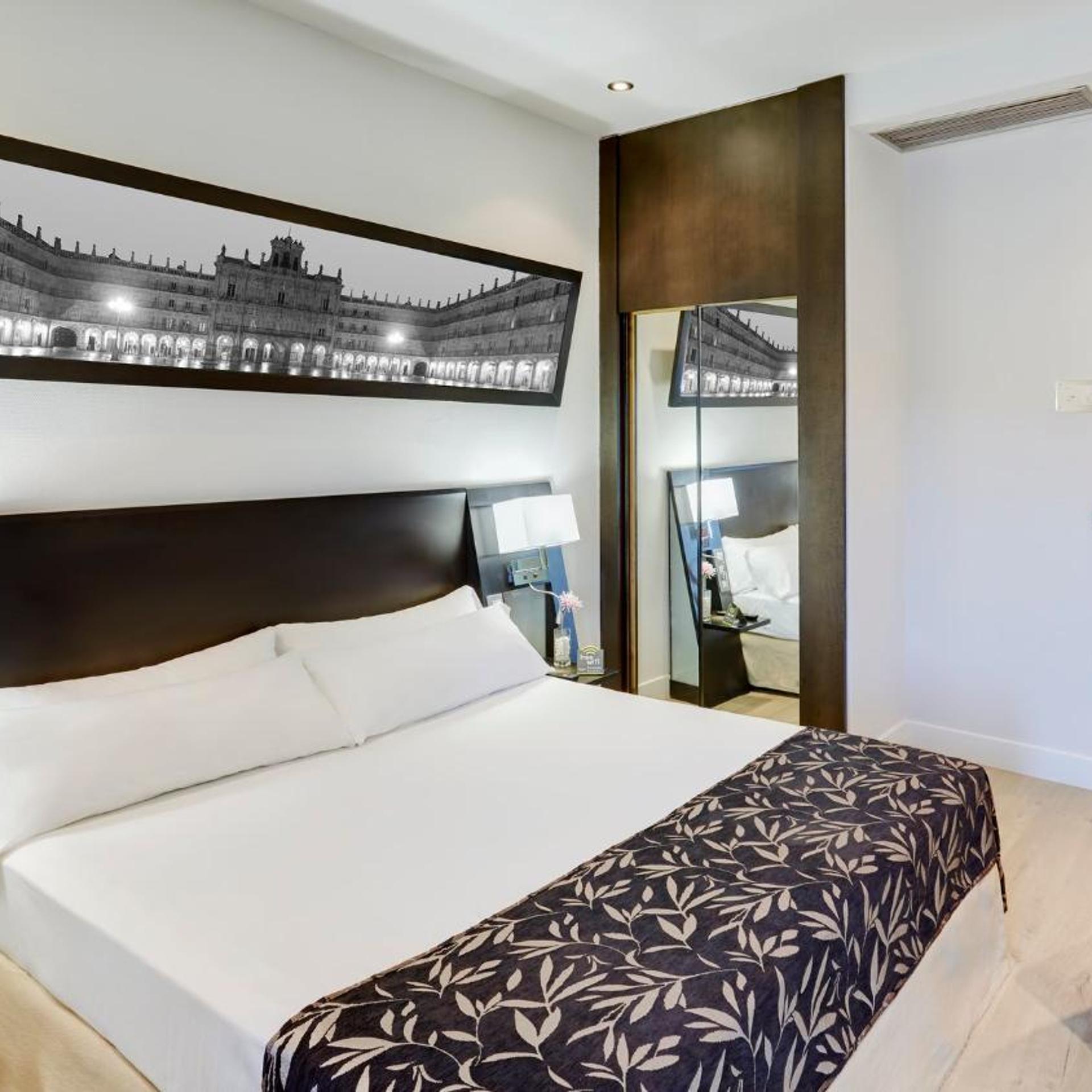 Room, Double or Twin Bed, Square View, Balcony