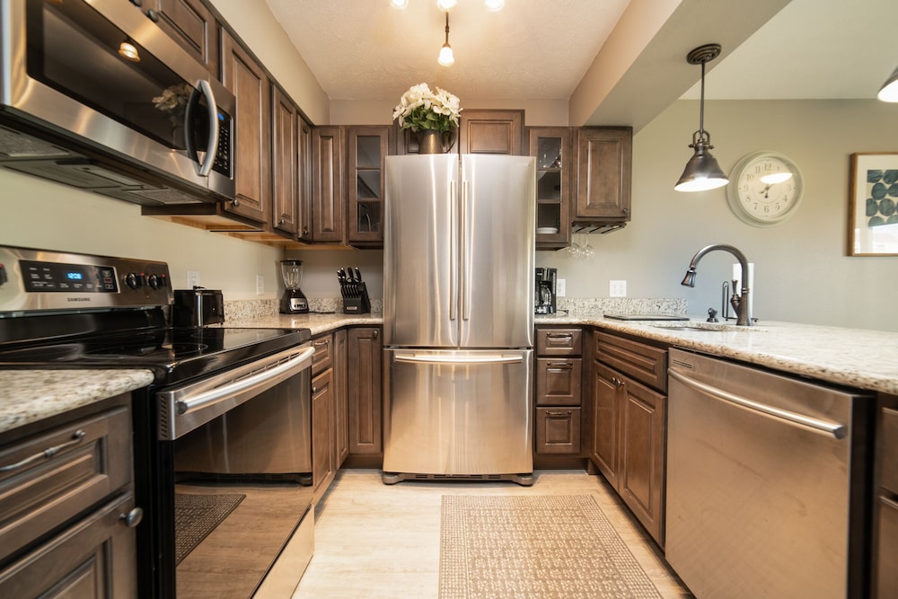 Pointe Royale Condominium Resort & Golf Course 3/81