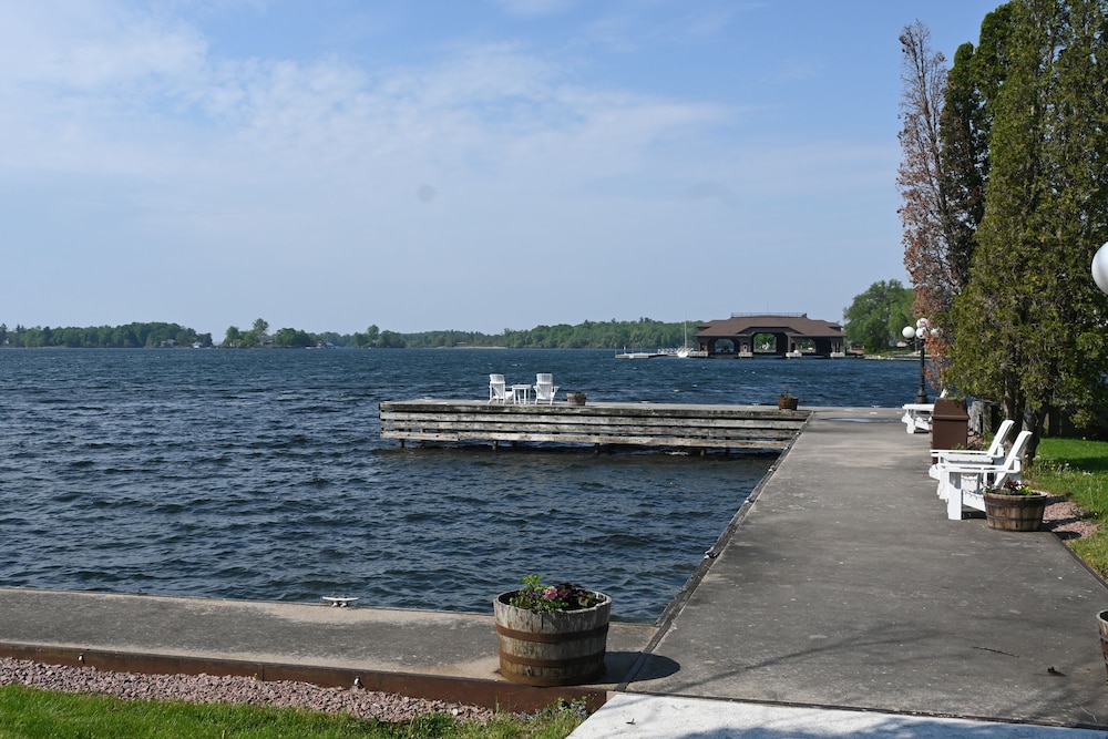 Gananoque Inn Spa 56/66