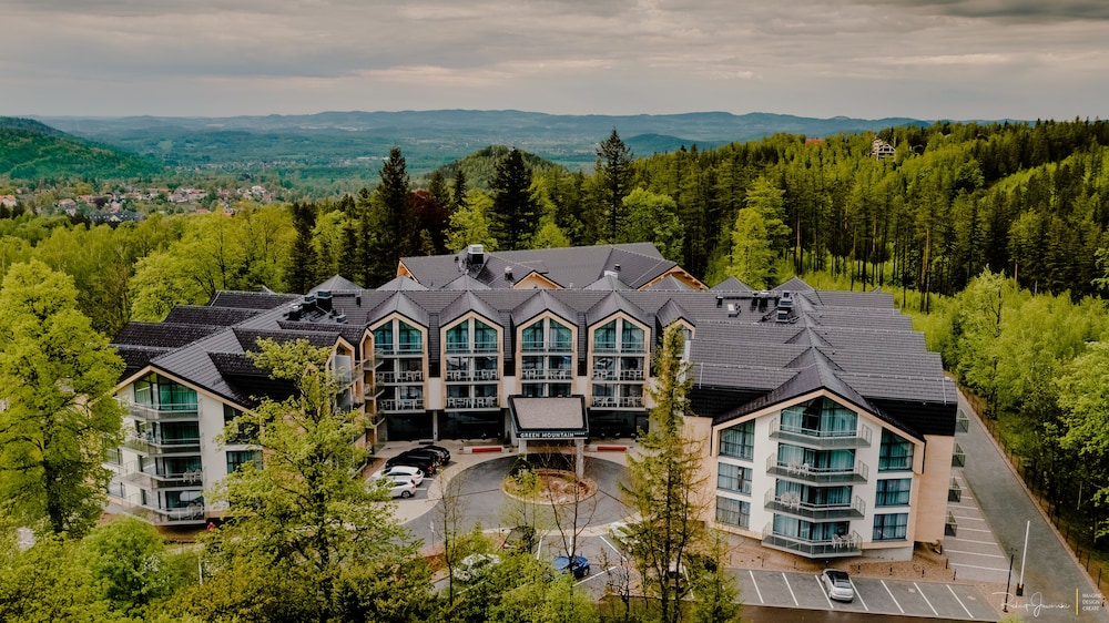 Green Mountain Hotel & Apartments 4/29