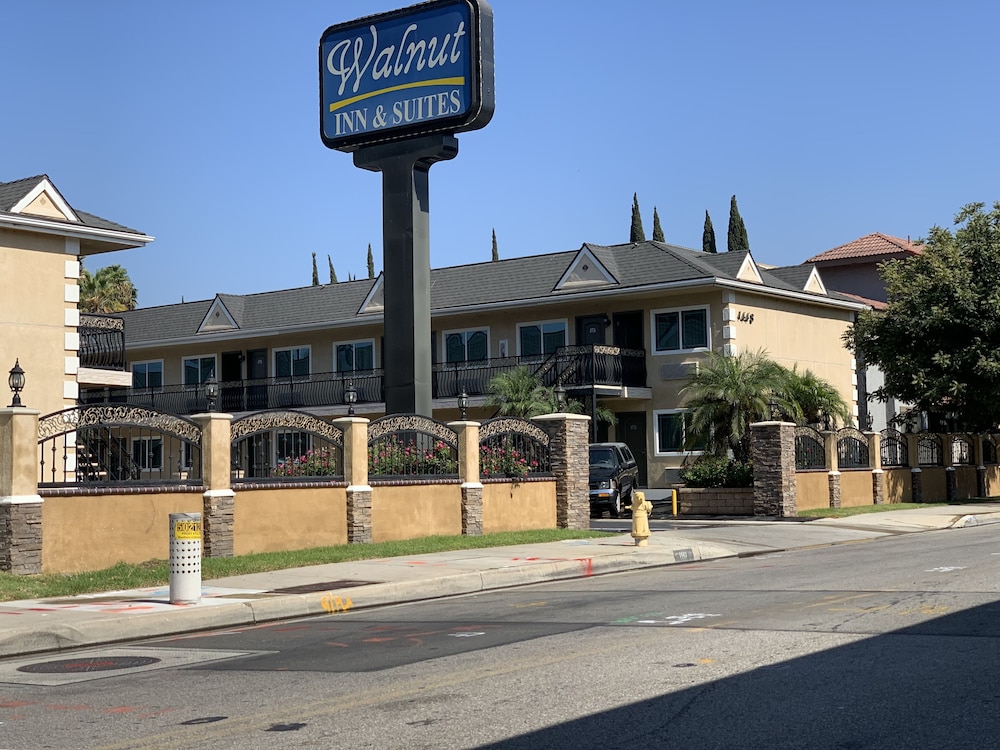 Walnut Inn & Suites 4/44