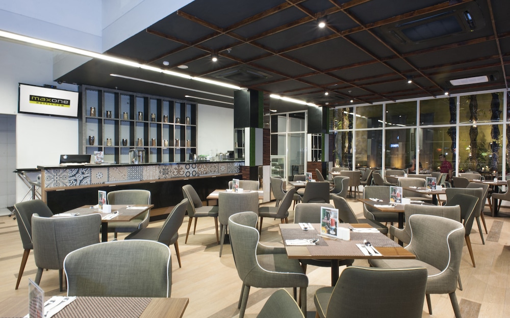 Maxonehotels At Dharmahusada Surabaya 23/32