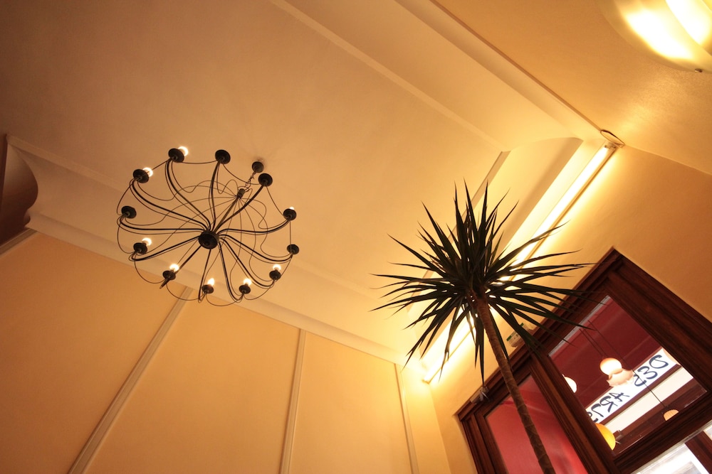 Hotel Des Arts 25/50