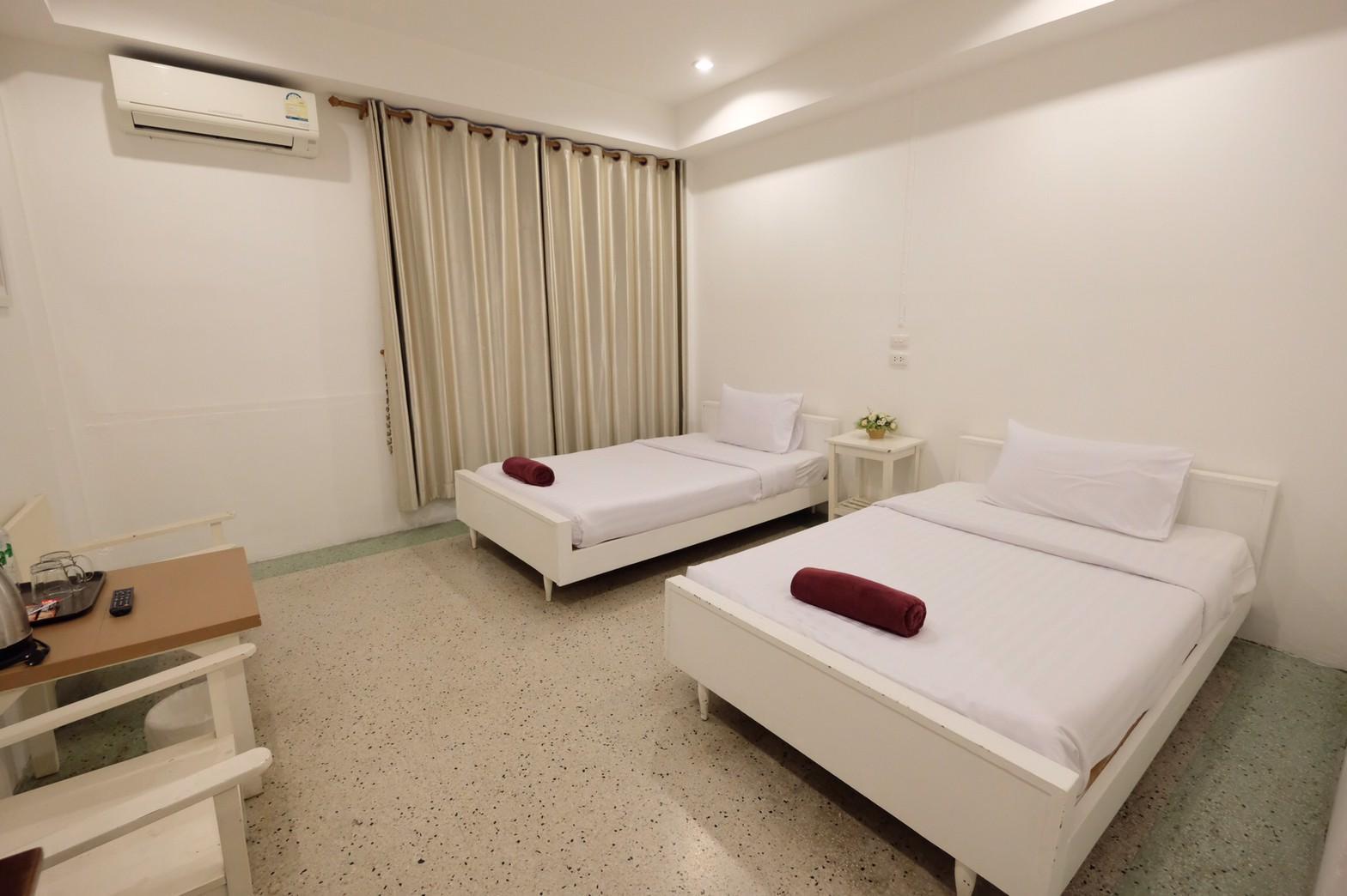 Classic, Twin Beds, No Balcony