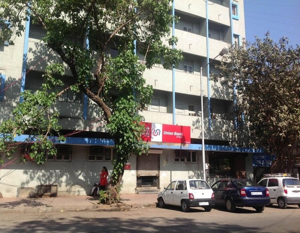 Pals Hotel 41/52